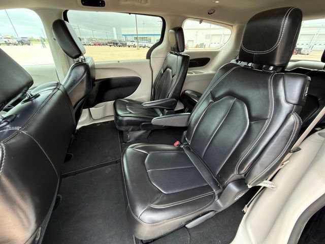 Used 2023 Chrysler Pacifica Touring-L FWD image 24