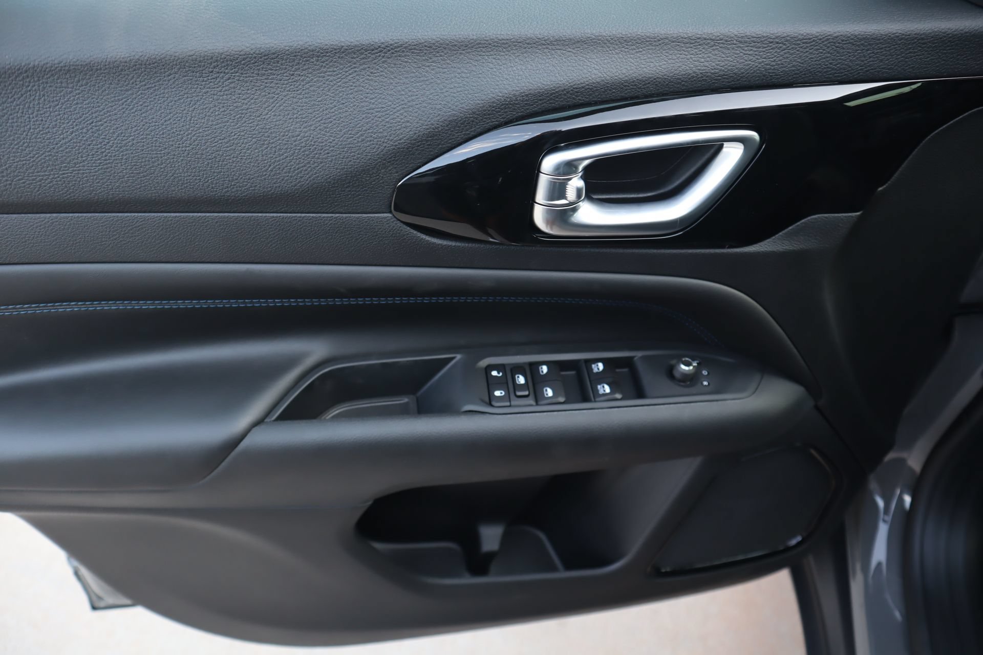 New 2026 Jeep Compass Latitude AWD/4WD image 15