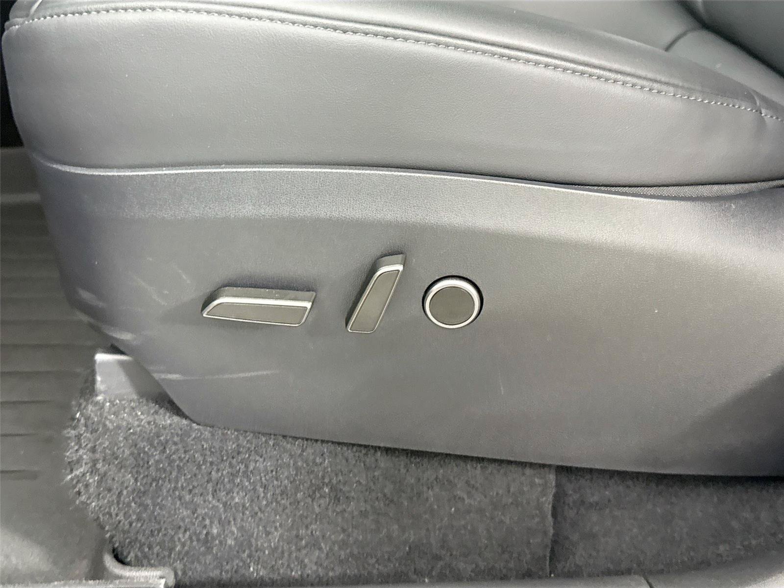 Used 2025 Tesla Model Y Long Range AWD/4WD image 25