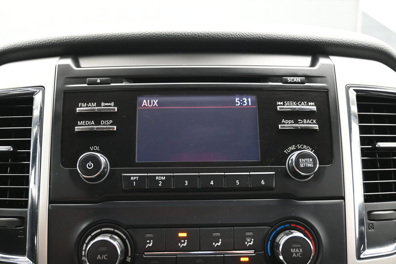 Used 2017 Nissan Titan SV AWD/4WD image 27