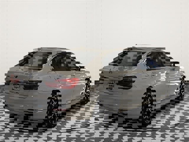 Used 2018 BMW 740i xDrive image 4