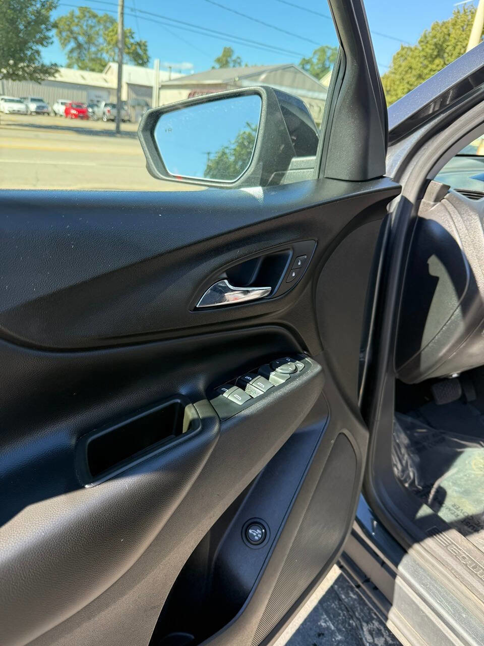 Used 2018 Chevrolet Equinox LT image 16