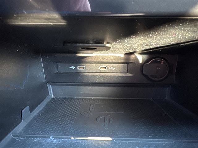 Certified 2024 Volkswagen Tiguan SE R-Line image 23