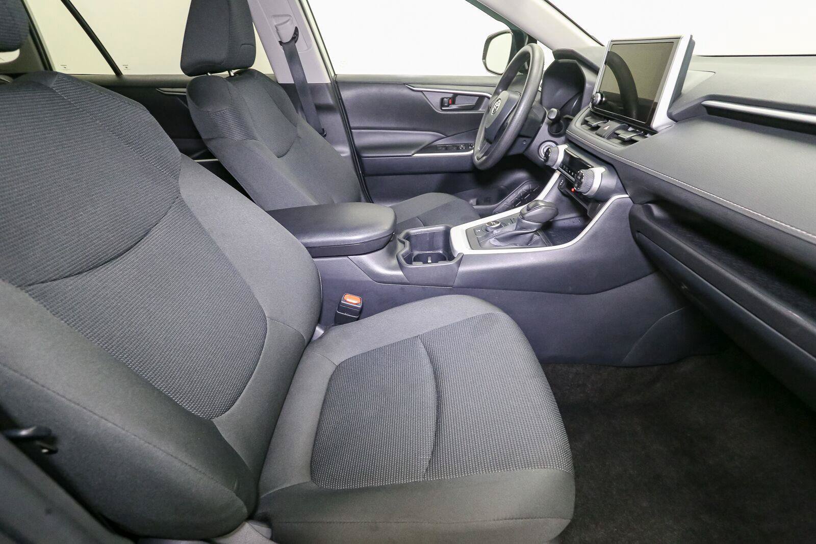Used 2025 Toyota RAV4 LE AWD/4WD image 19