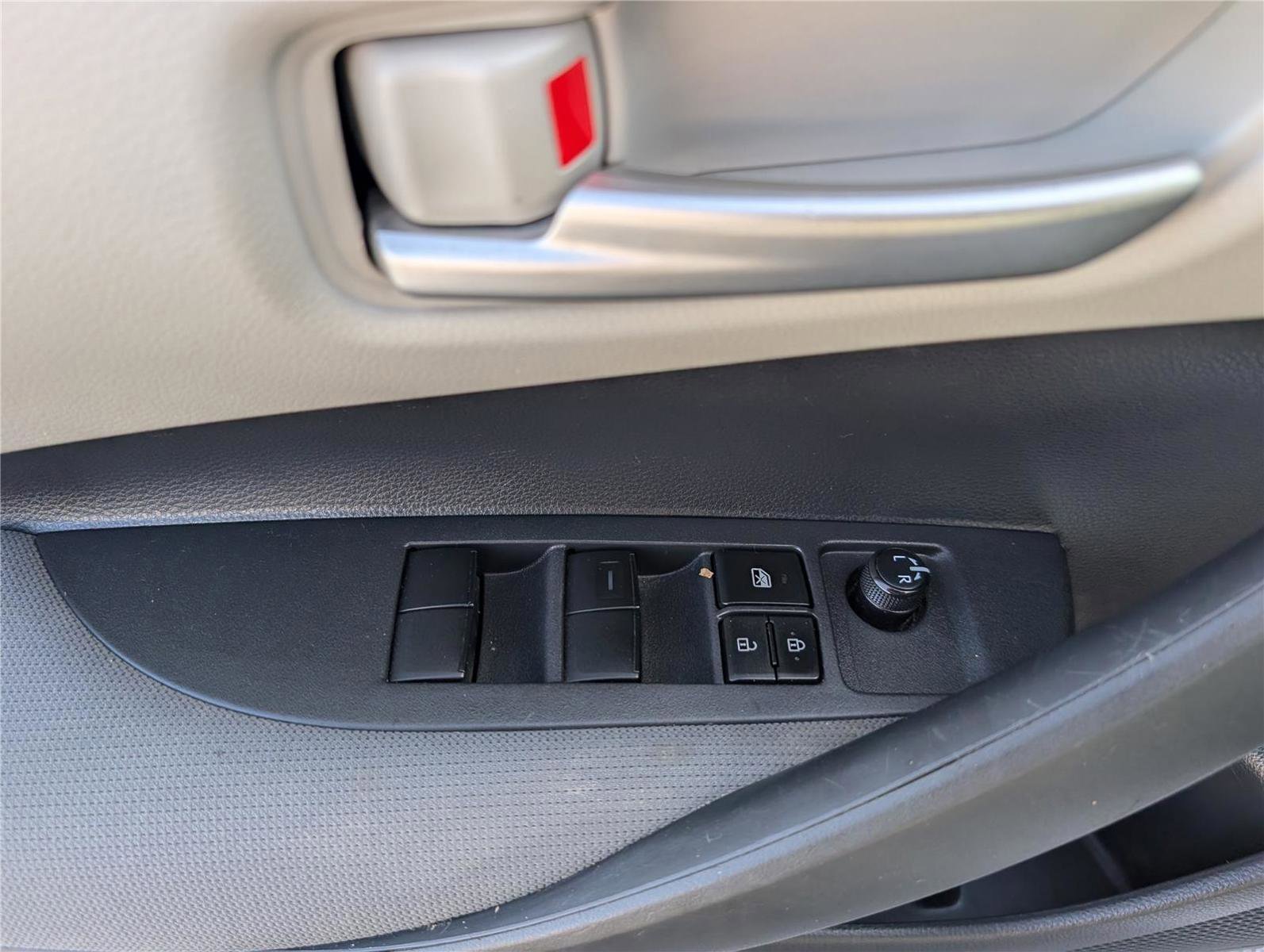 Used 2020 Toyota Corolla L image 17