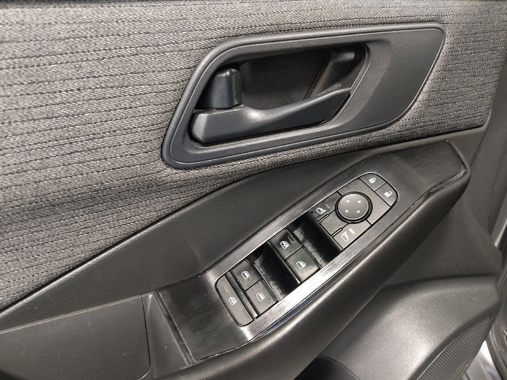 Used 2023 Nissan Rogue S image 27