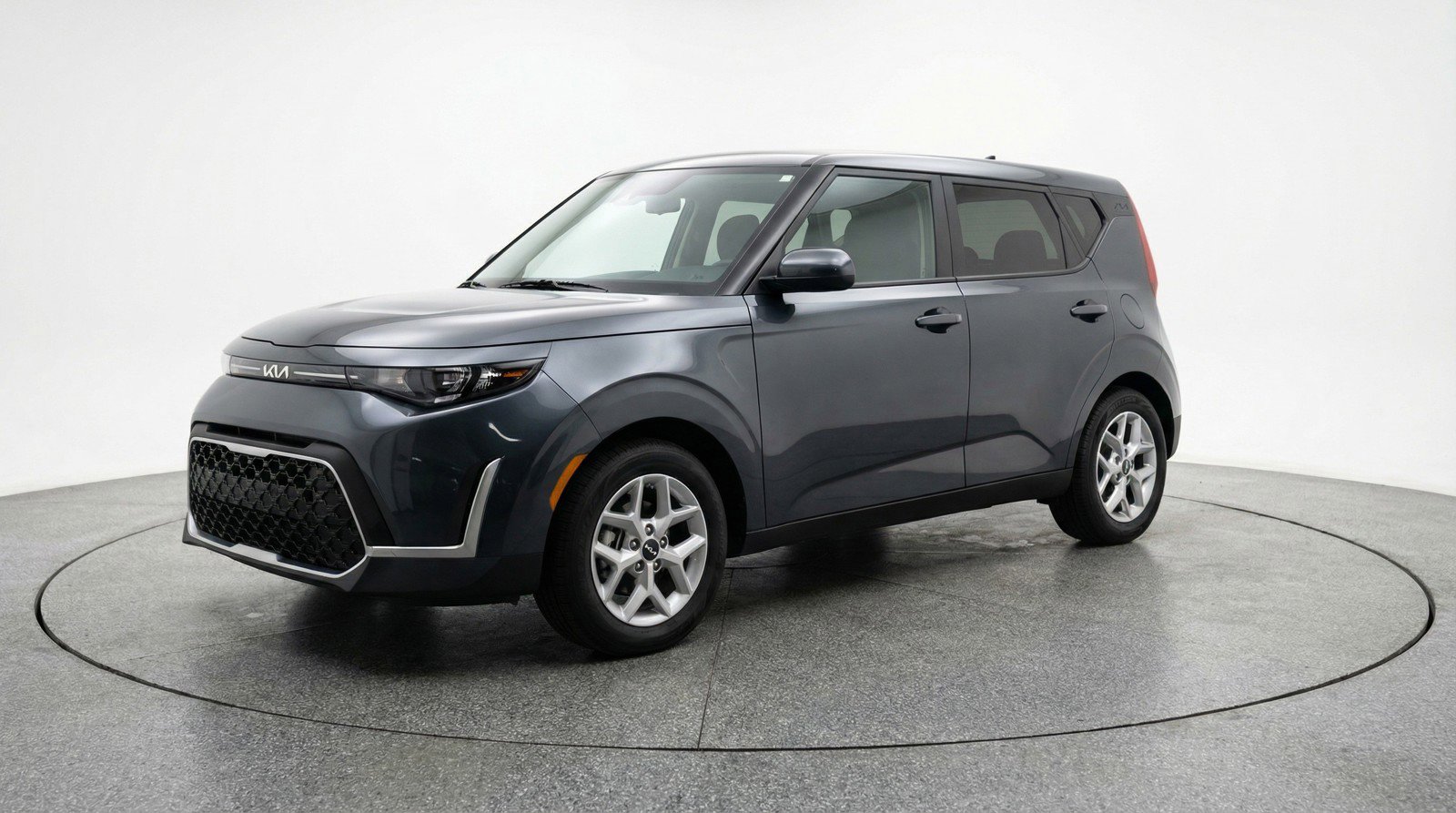 Used 2025 Kia Soul LX w/ LX Technology Package FWD image 3
