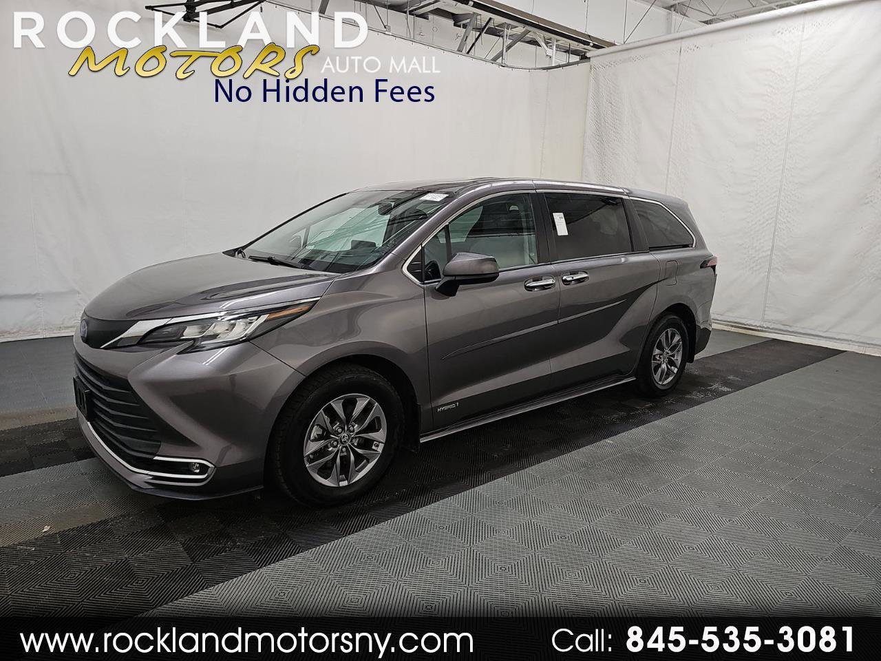 Used 2021 Toyota Sienna XLE FWD image 1