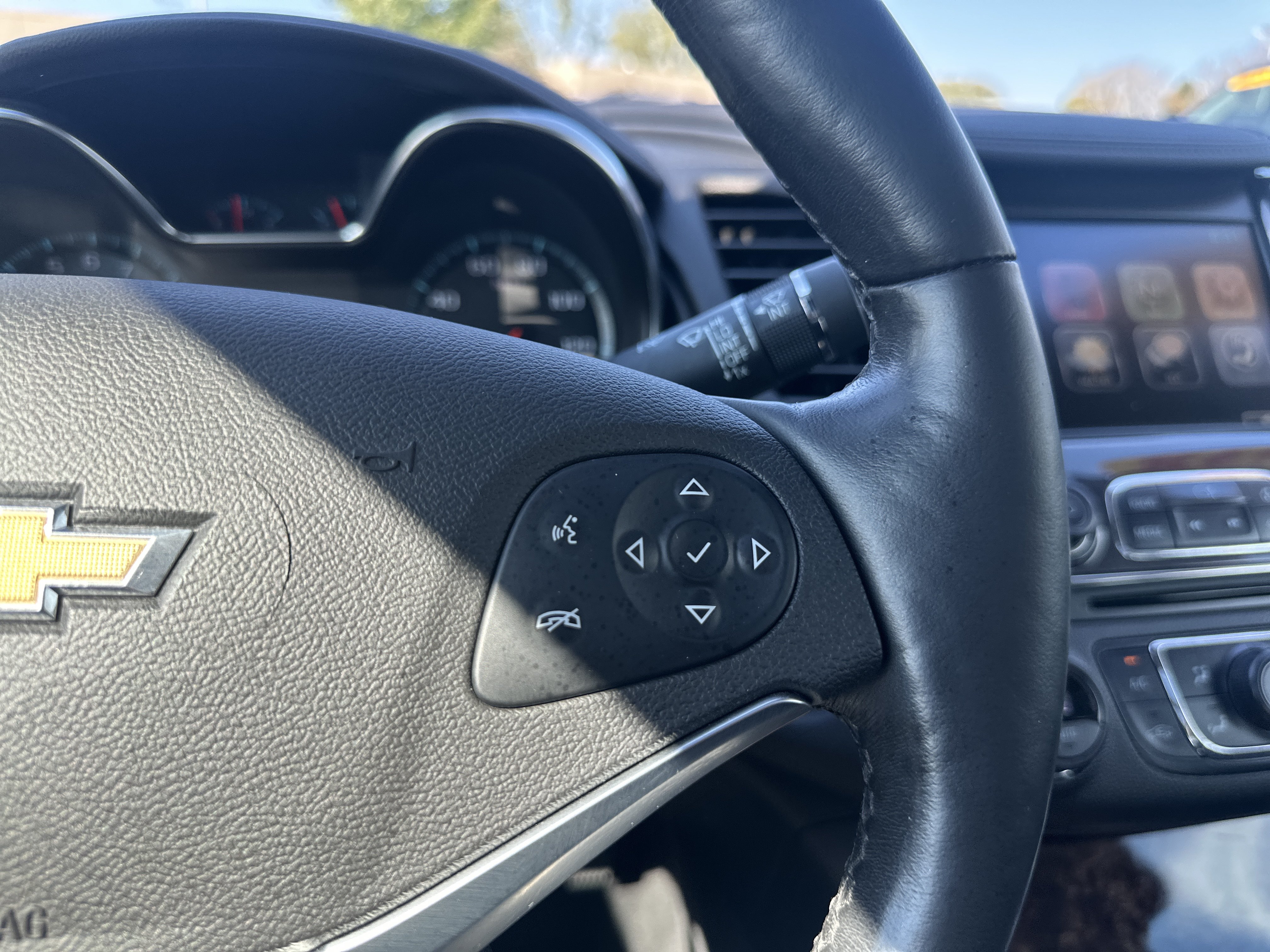 Used 2015 Chevrolet Impala LTZ FWD image 22