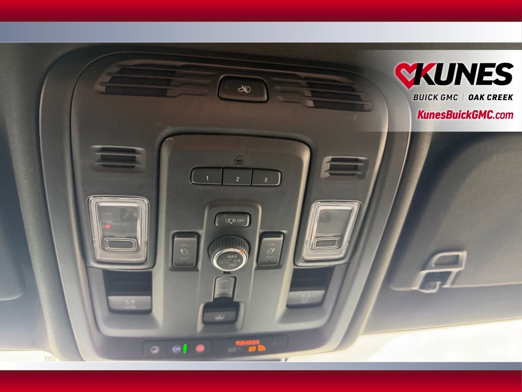 Used 2024 GMC Yukon Denali w/ Advanced Technology Package AWD/4WD image 27