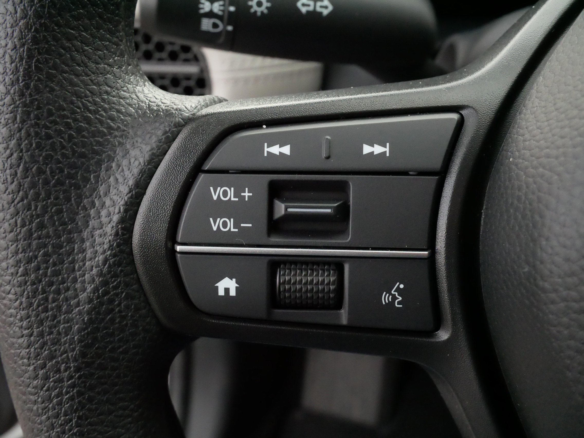 Certified 2026 Honda HR-V LX image 27