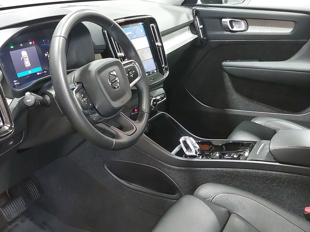 Used 2024 Volvo XC40 B5 Plus w/ Climate Package image 16