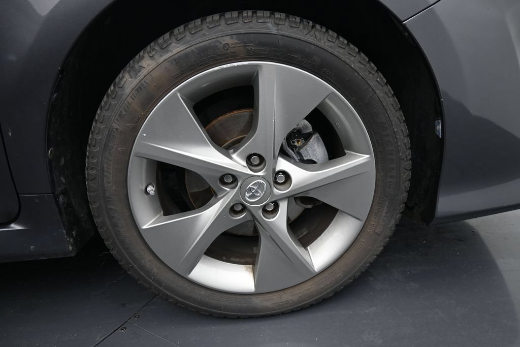 Used 2014 Toyota Camry SE w/ Leather Package FWD image 11