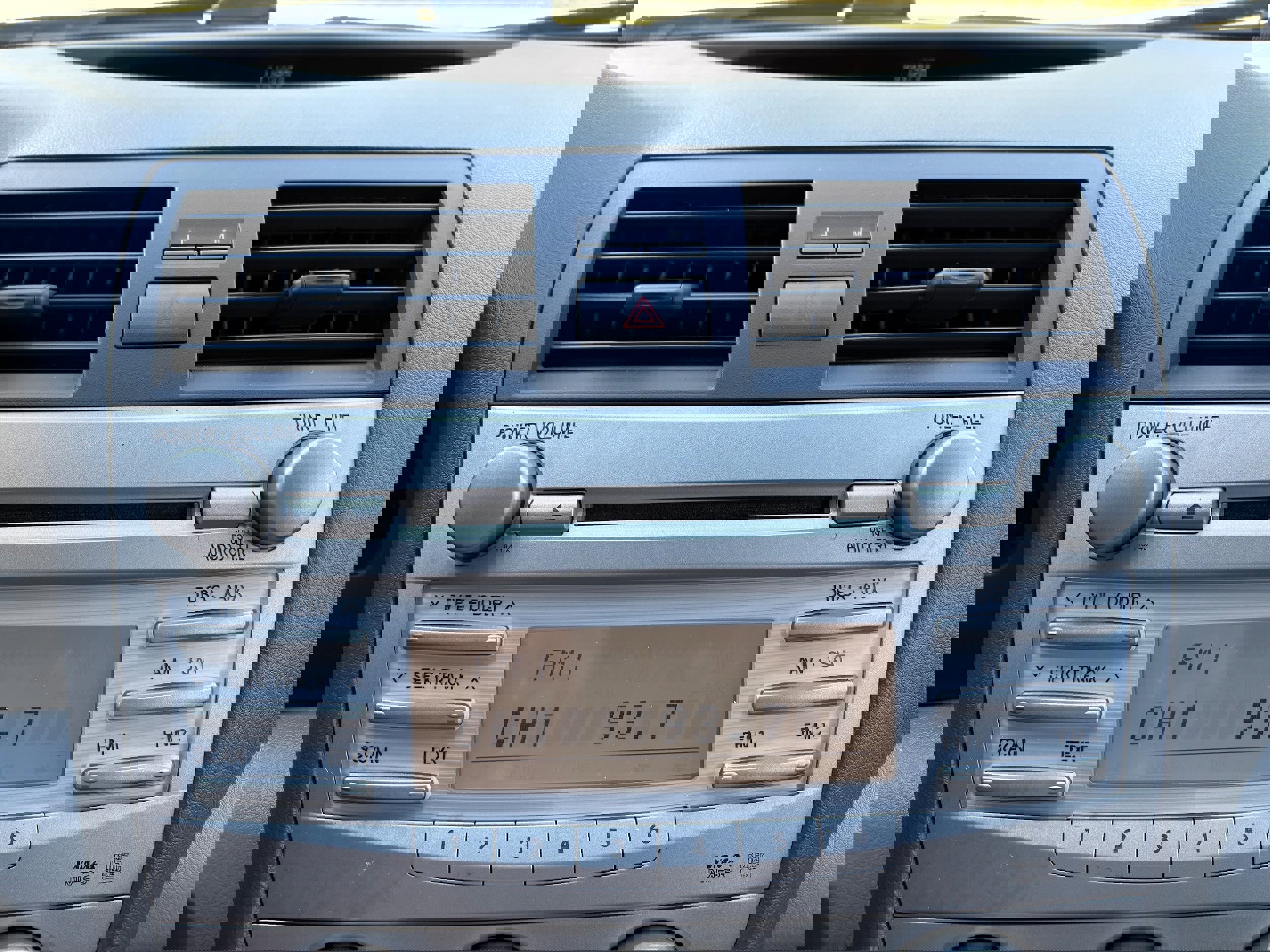 Used 2011 Toyota Camry LE image 28