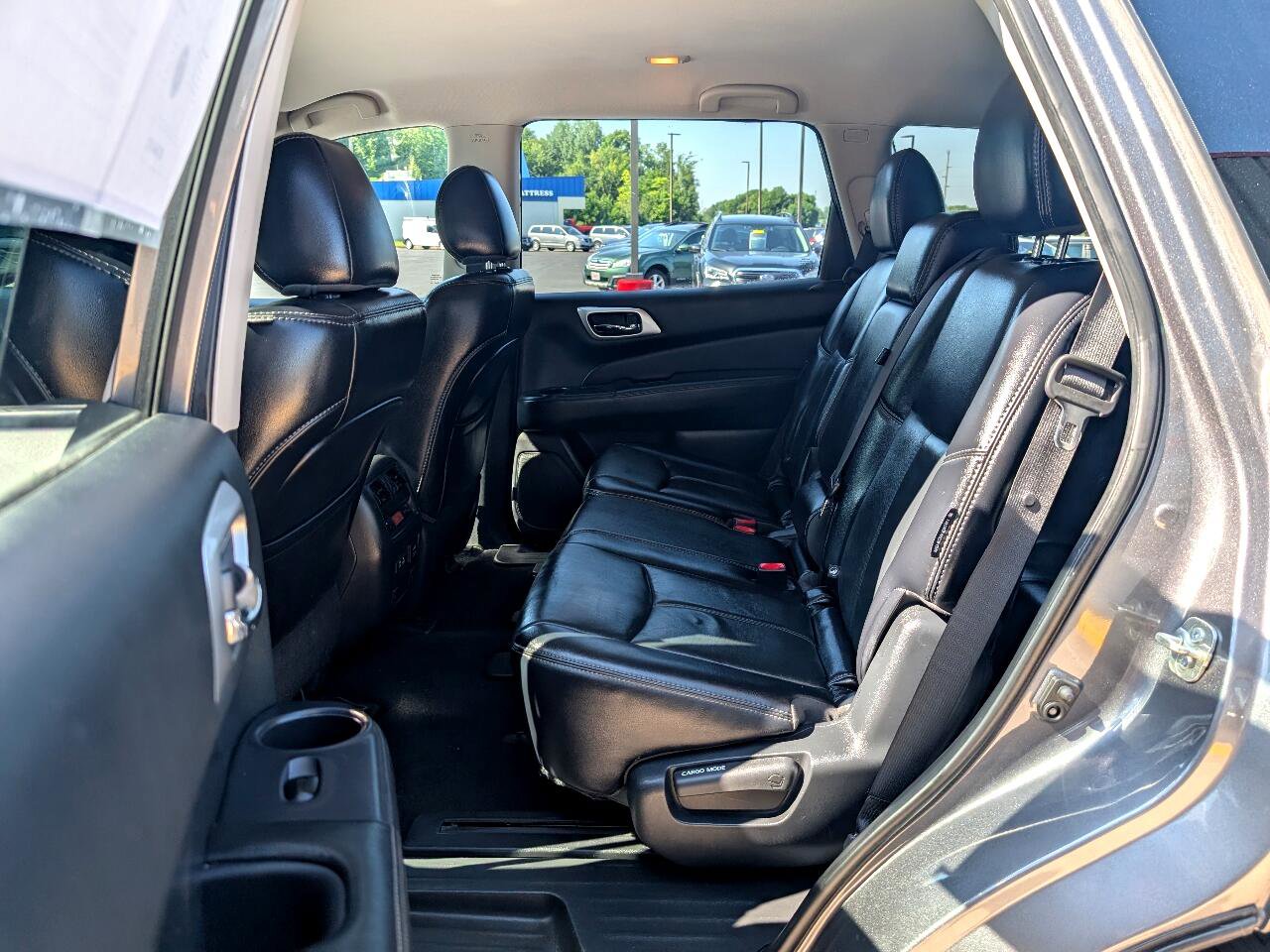 Used 2020 Nissan Pathfinder SL image 10