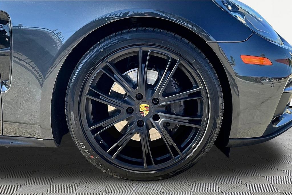 Used 2018 Porsche Panamera 4 AWD/4WD image 33