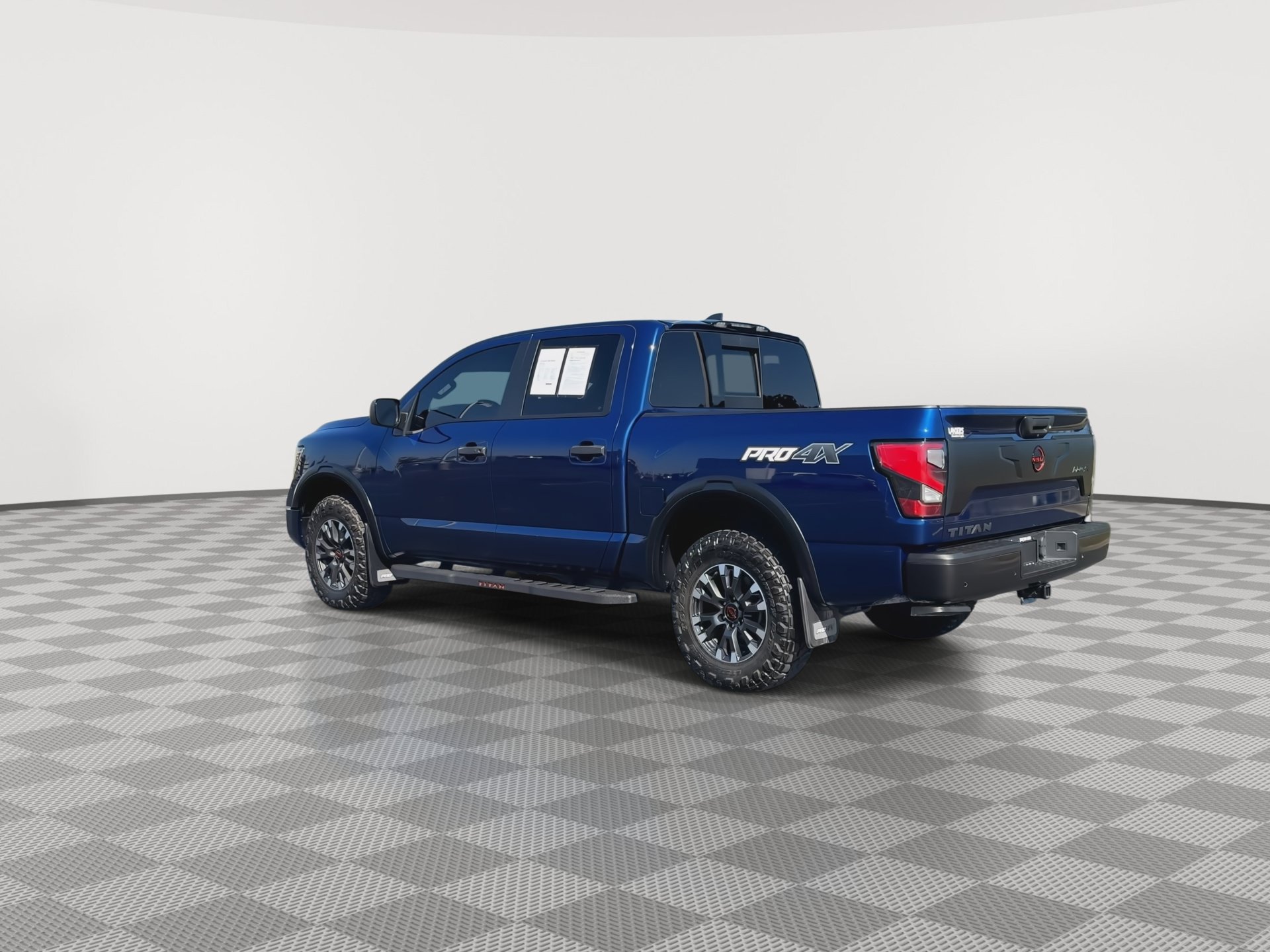Used 2024 Nissan Titan PRO-4X w/ Pro-4x Utility Package AWD/4WD image 6