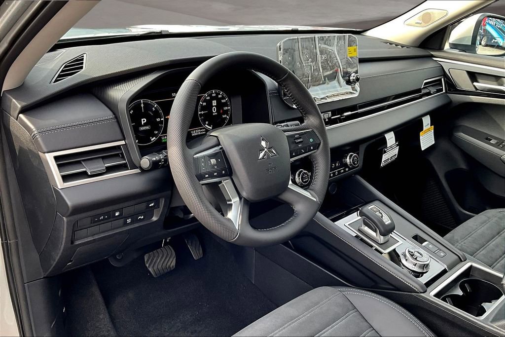 New 2025 Mitsubishi Outlander SE image 8