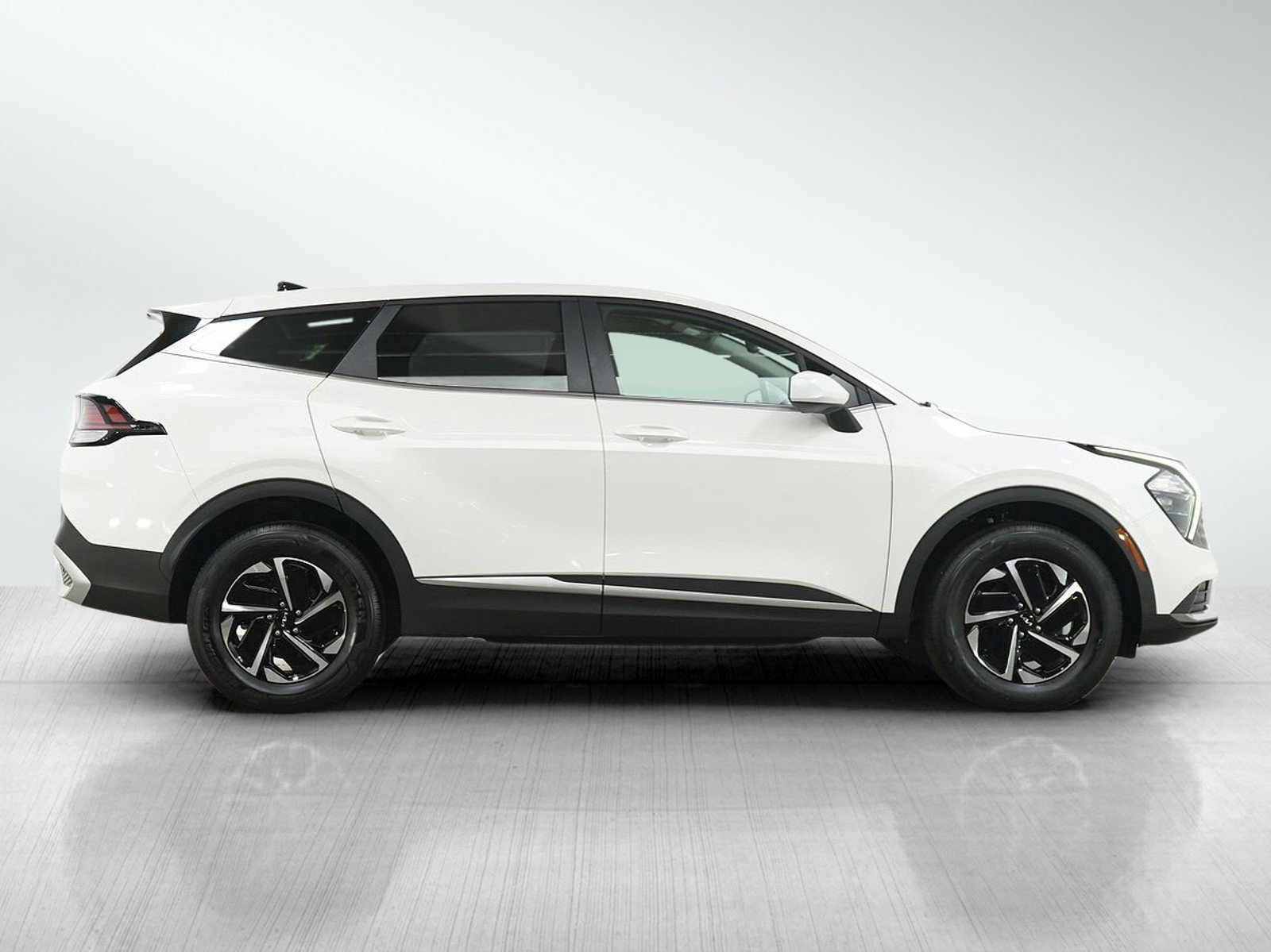 Used 2023 Kia Sportage LX image 6