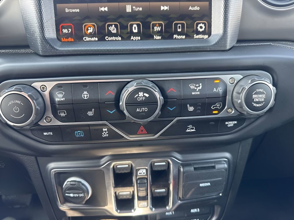 Used 2023 Jeep Wrangler Unlimited w/ Sun & Screen Package AWD/4WD image 18