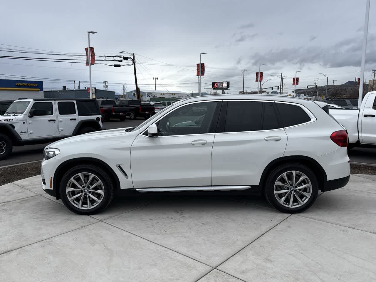 Used 2019 BMW X3 xDrive30i w/ Driving Assistance Package AWD/4WD image 2