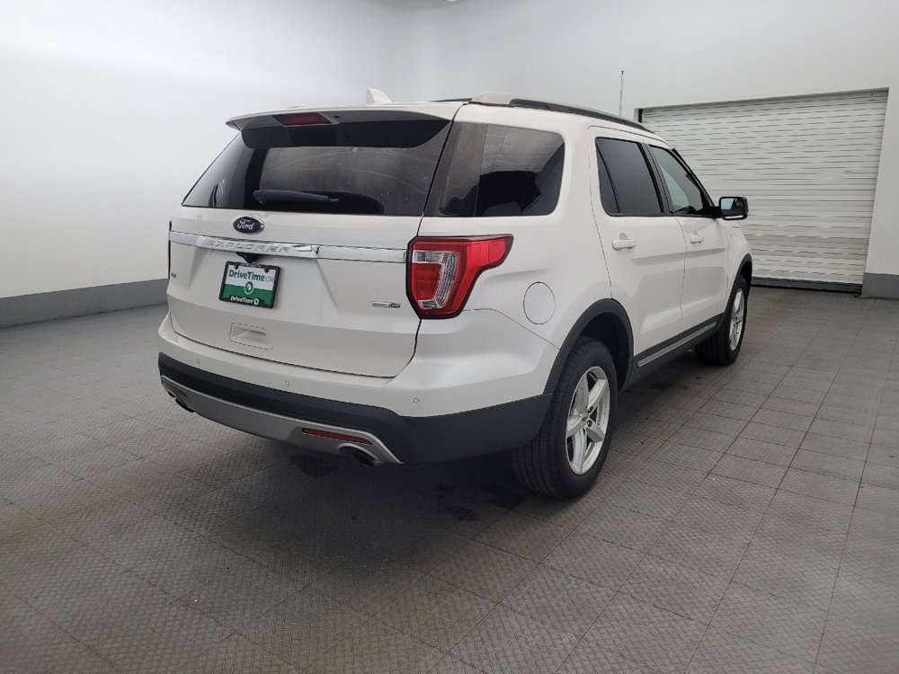 Used 2016 Ford Explorer XLT image 9