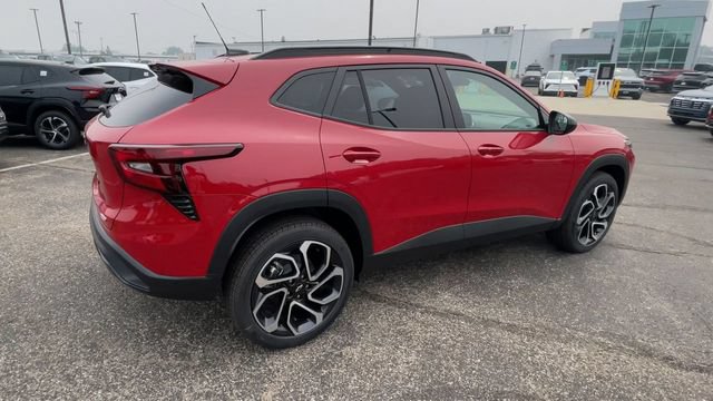 New 2026 Chevrolet Trax RS w/ Sunroof Package FWD image 2