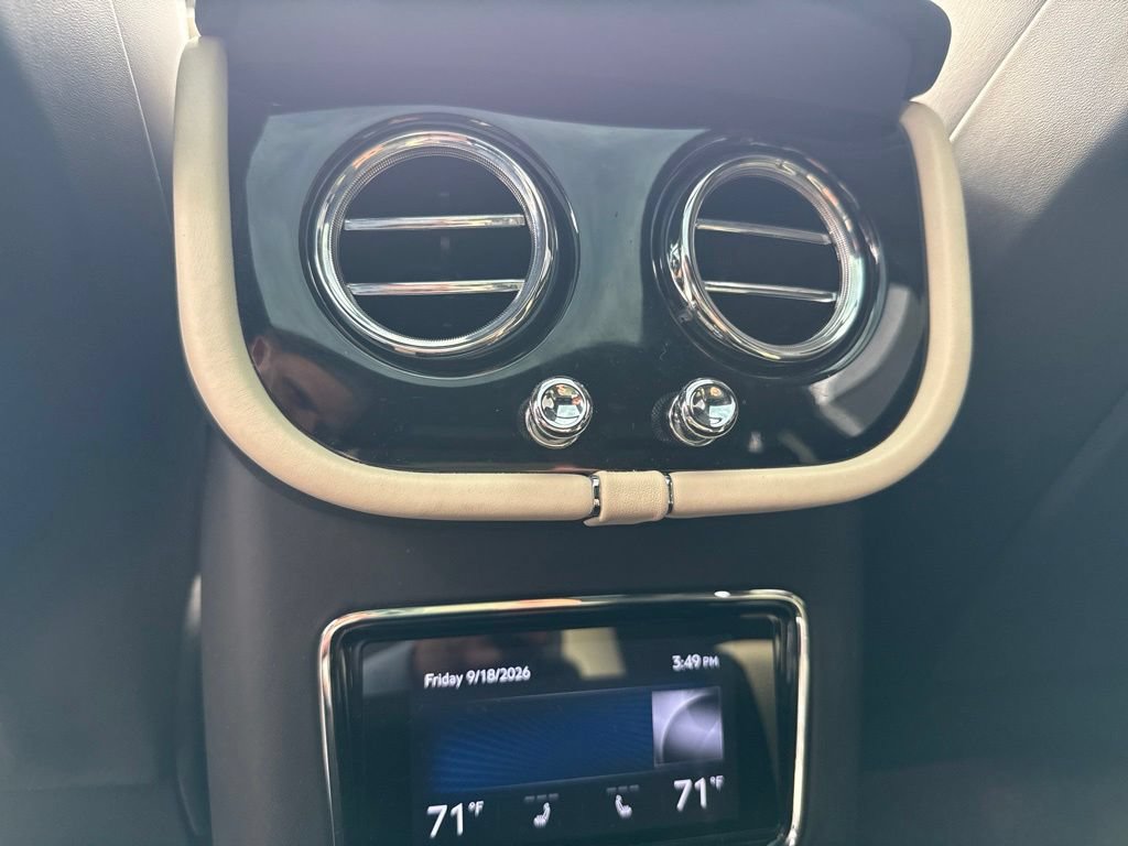 Used 2022 Bentley Bentayga AWD/4WD image 18