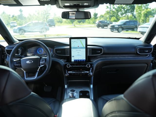 Used 2023 Ford Explorer Platinum w/ Technology Package AWD/4WD image 28