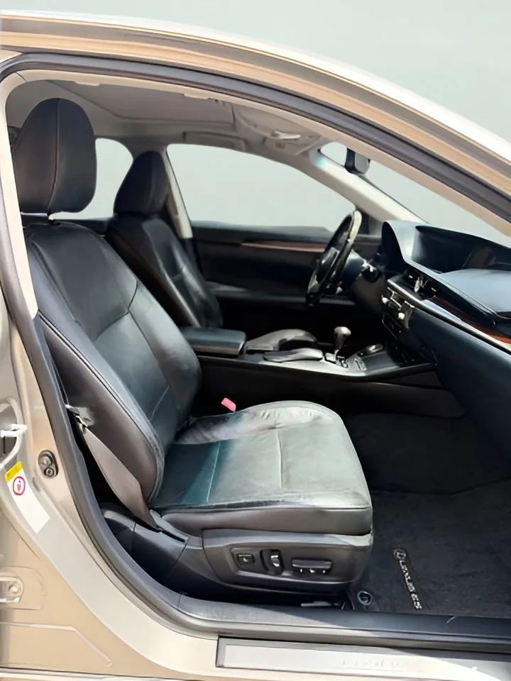 Used 2015 Lexus ES 350 w/ Luxury Package FWD image 23
