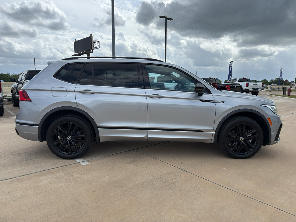 Used 2022 Volkswagen Tiguan SE R-Line FWD image 5