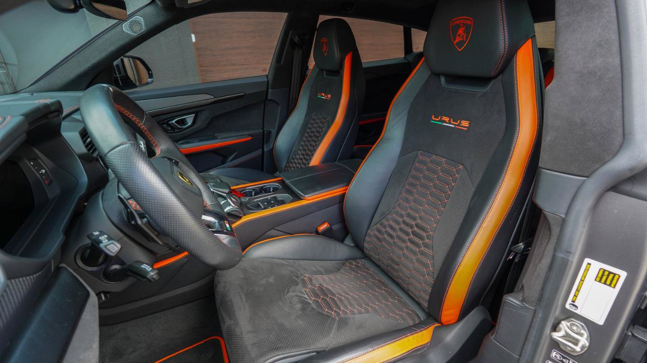 Used 2022 Lamborghini Urus AWD/4WD image 3