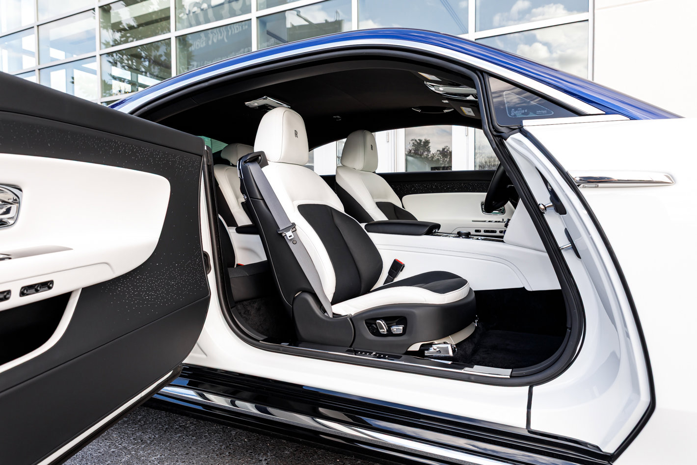 Used 2024 Rolls-Royce Spectre w/ Spectre Launch Package image 42