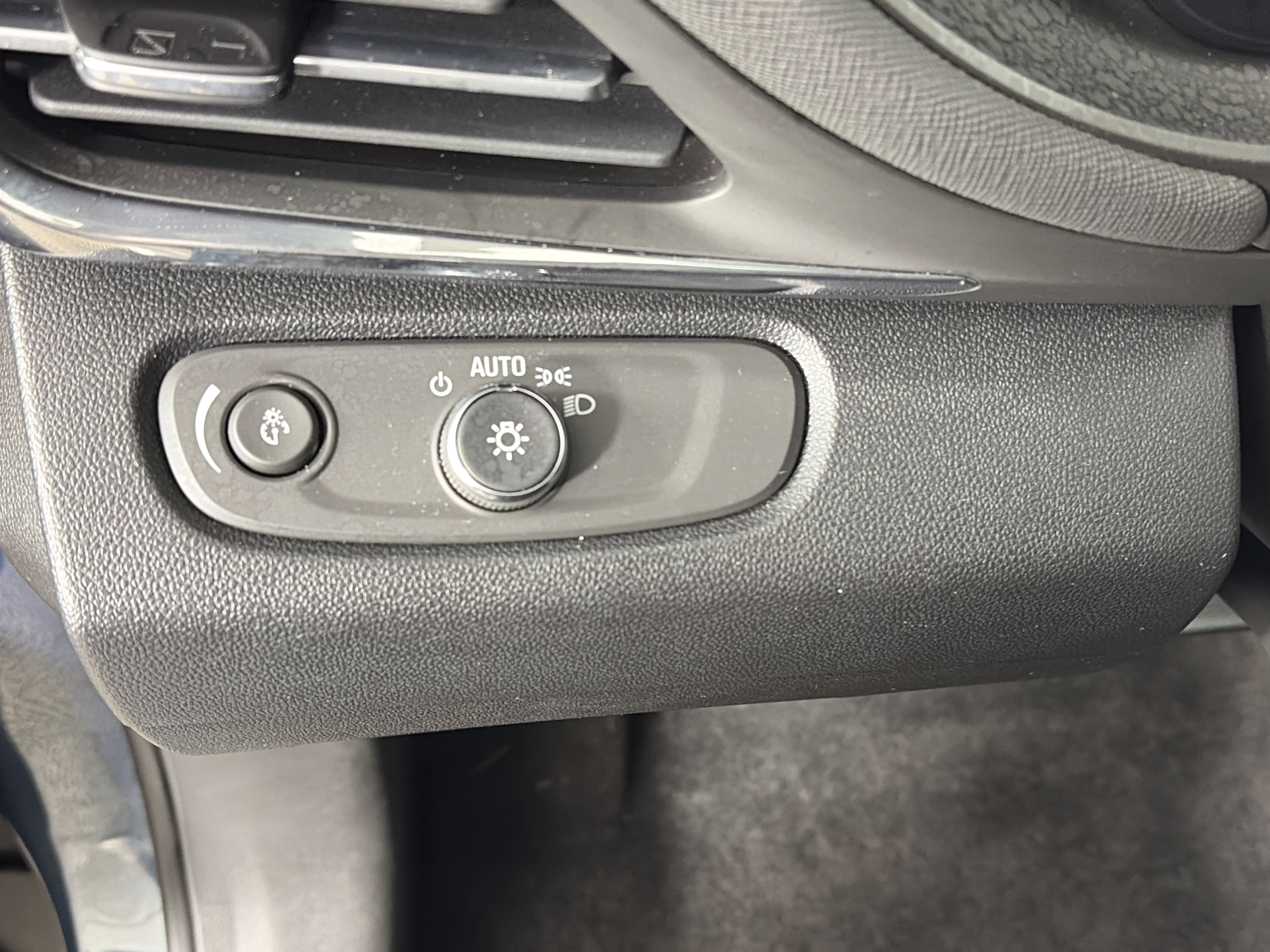 Certified 2025 Buick Envista Preferred FWD image 26