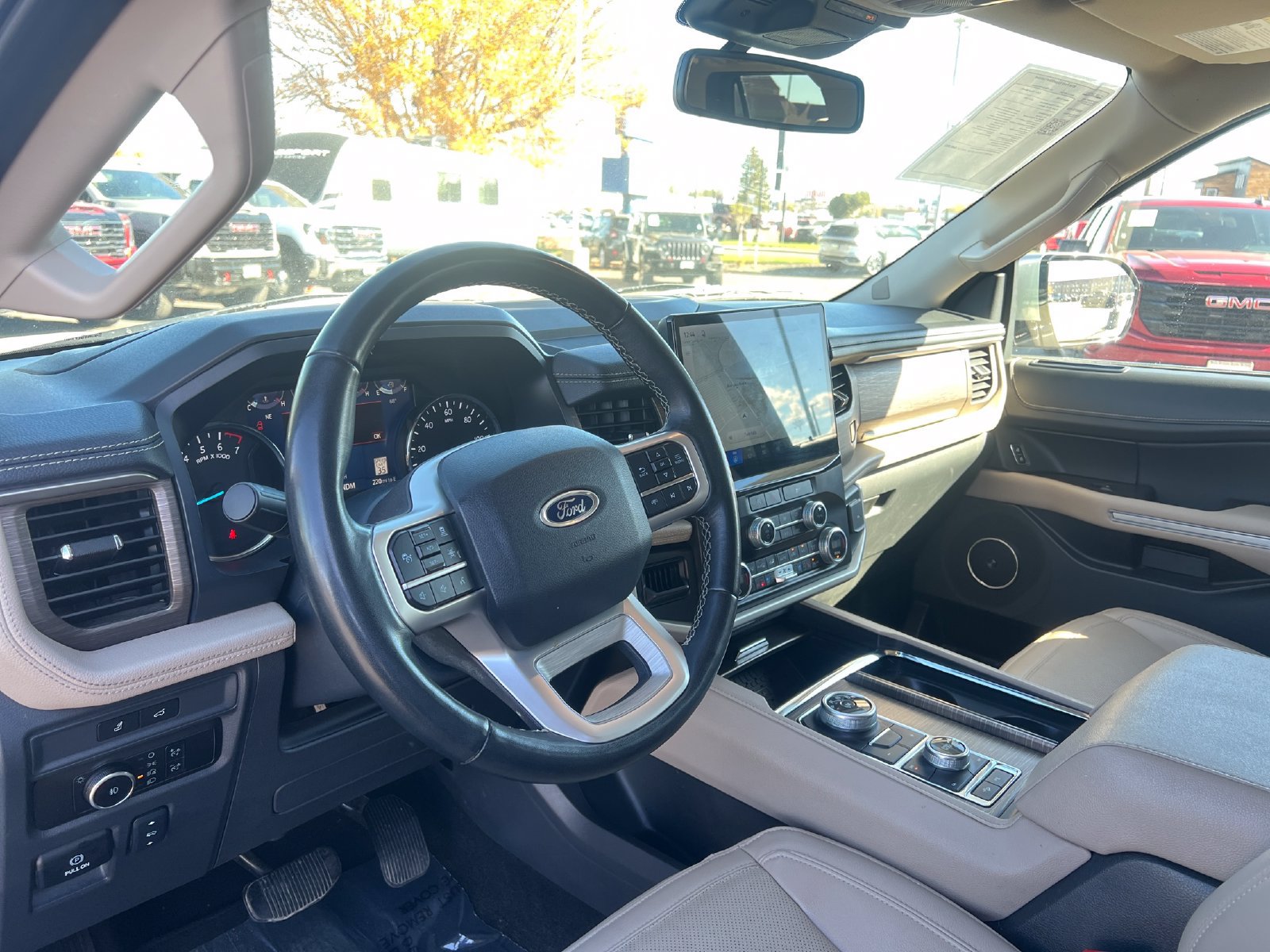 Used 2024 Ford Expedition Limited AWD/4WD image 24