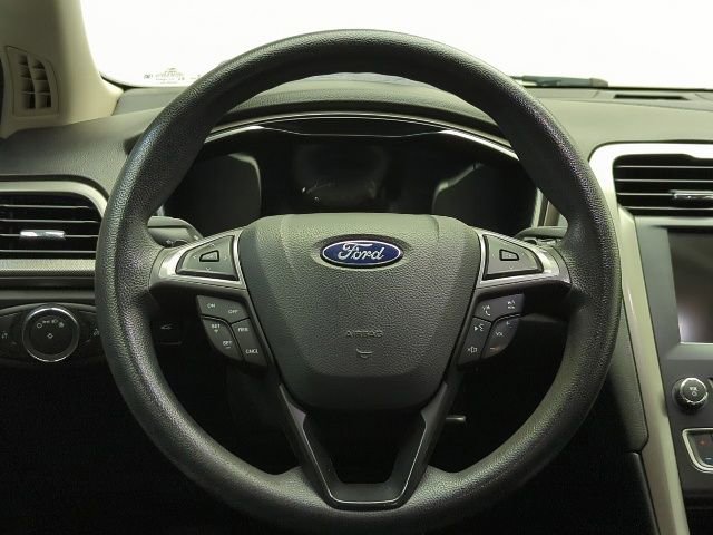 Used 2017 Ford Fusion SE w/ Fusion SE Technology Package FWD image 19