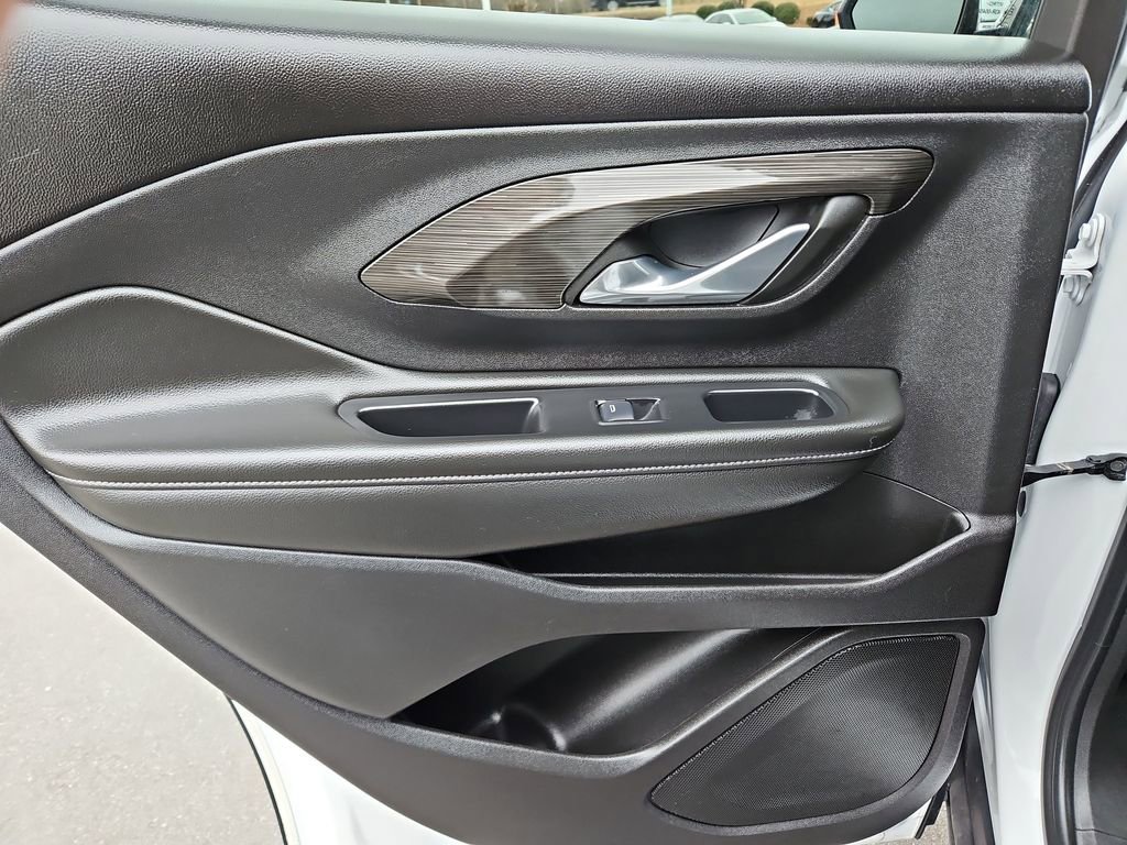 Used 2024 GMC Terrain SLE image 27