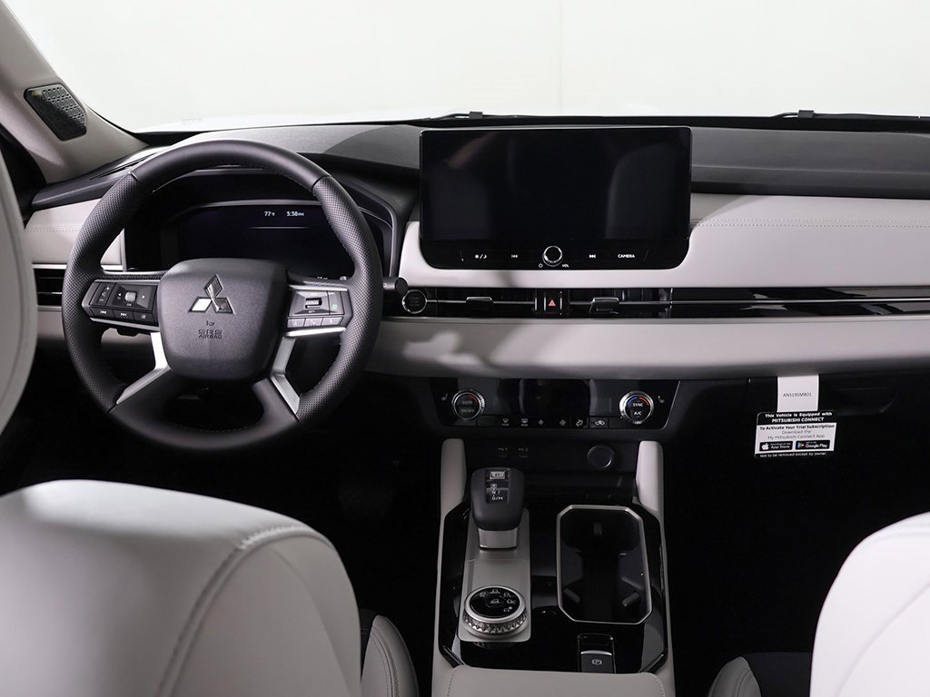 New 2025 Mitsubishi Outlander SE image 46