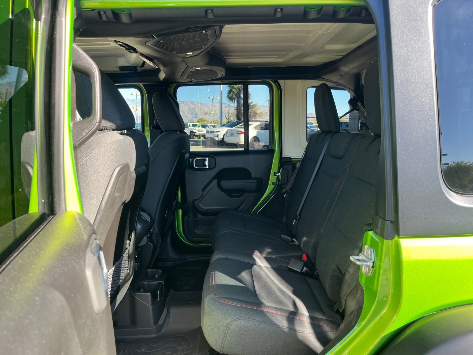 Used 2025 Jeep Wrangler Unlimited Rubicon w/ Technology Group image 17