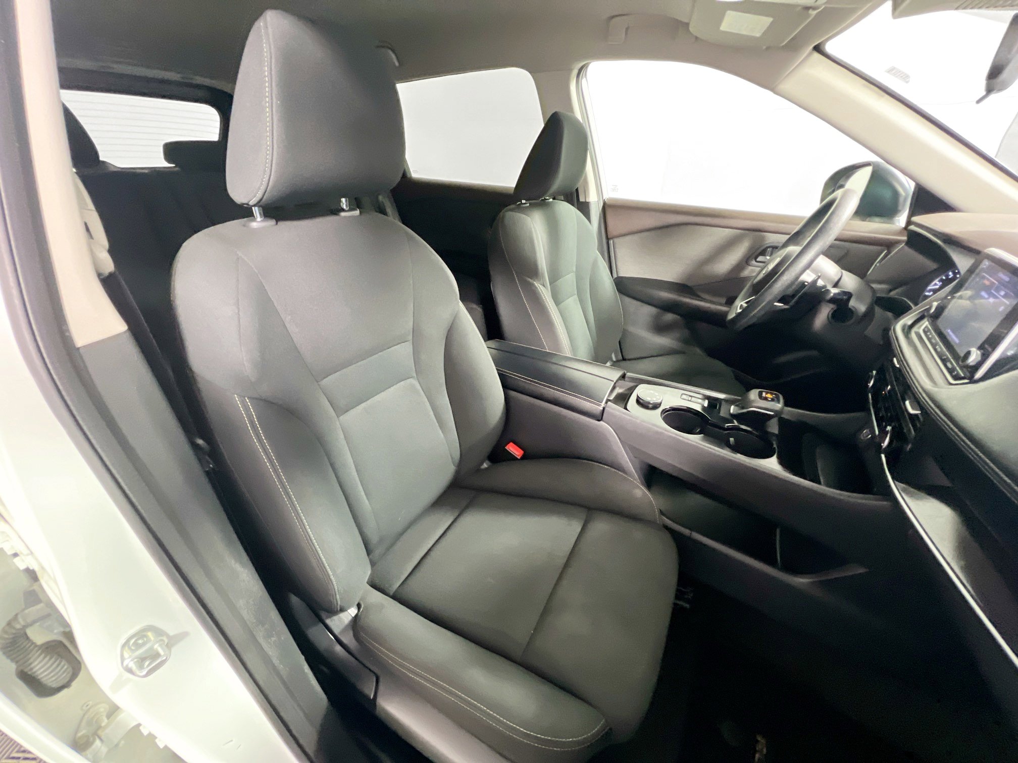 Used 2023 Nissan Rogue S image 31