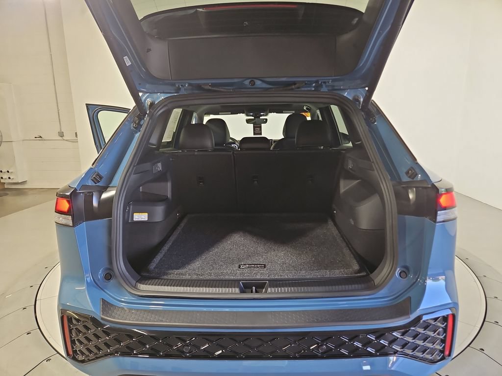 Certified 2025 Volkswagen Tiguan SE R-Line AWD/4WD image 23