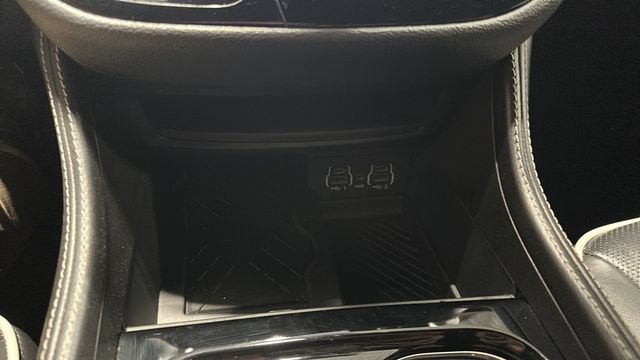 Used 2025 Chrysler Pacifica Limited FWD image 18
