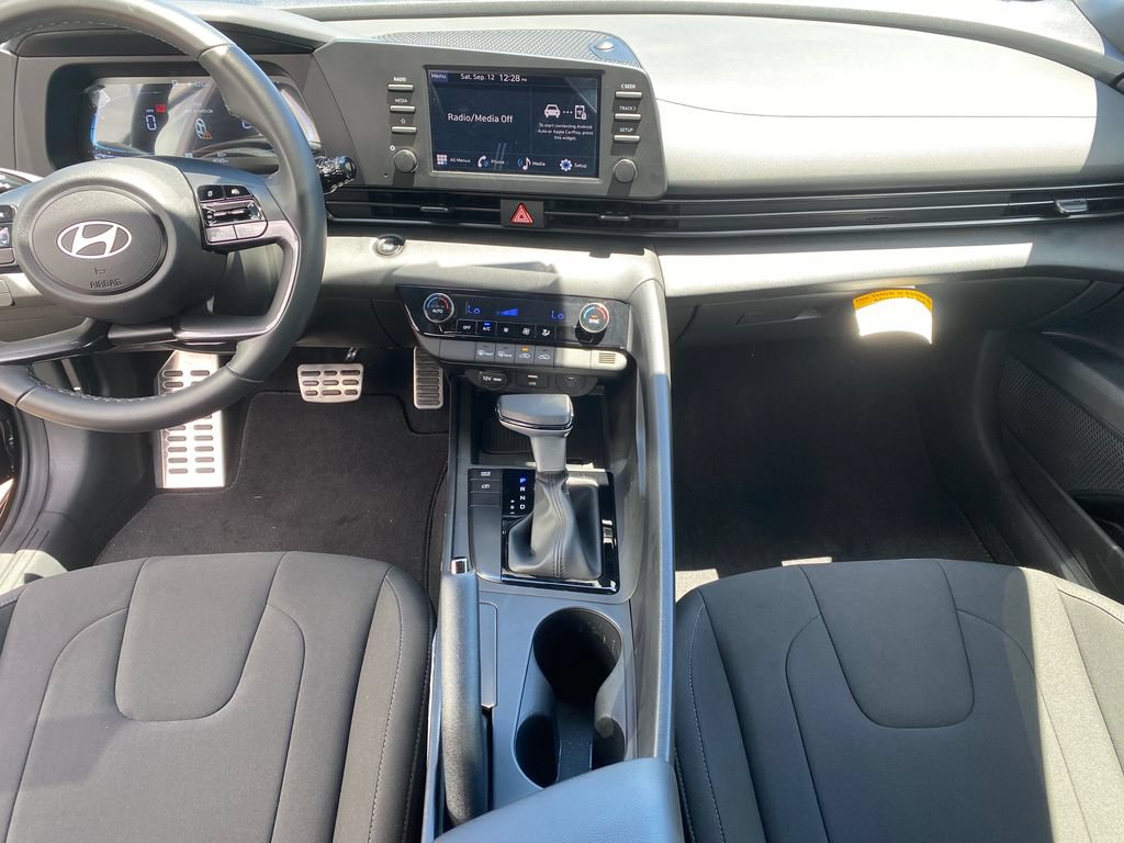 Certified 2025 Hyundai Elantra Sport FWD image 12