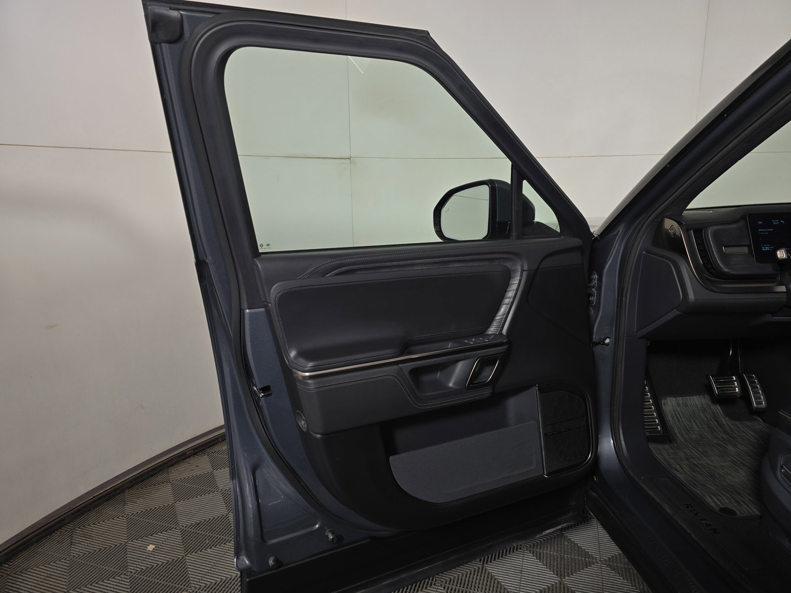Used 2022 Rivian R1T Launch Edition AWD/4WD image 16