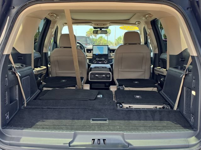 Used 2024 Ford Expedition Limited AWD/4WD image 7