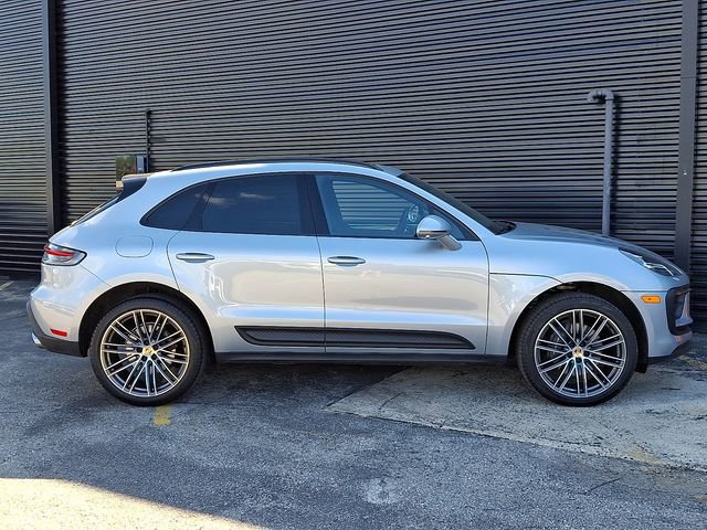 Certified 2026 Porsche Macan AWD/4WD image 8