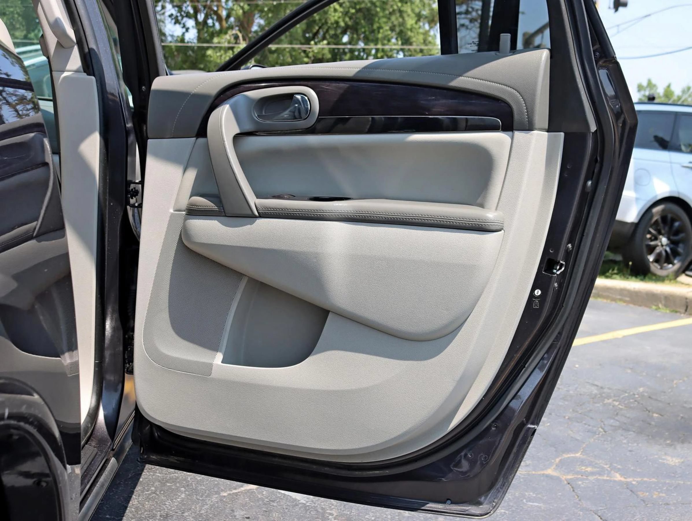 Used 2015 Buick Enclave Leather AWD/4WD image 33