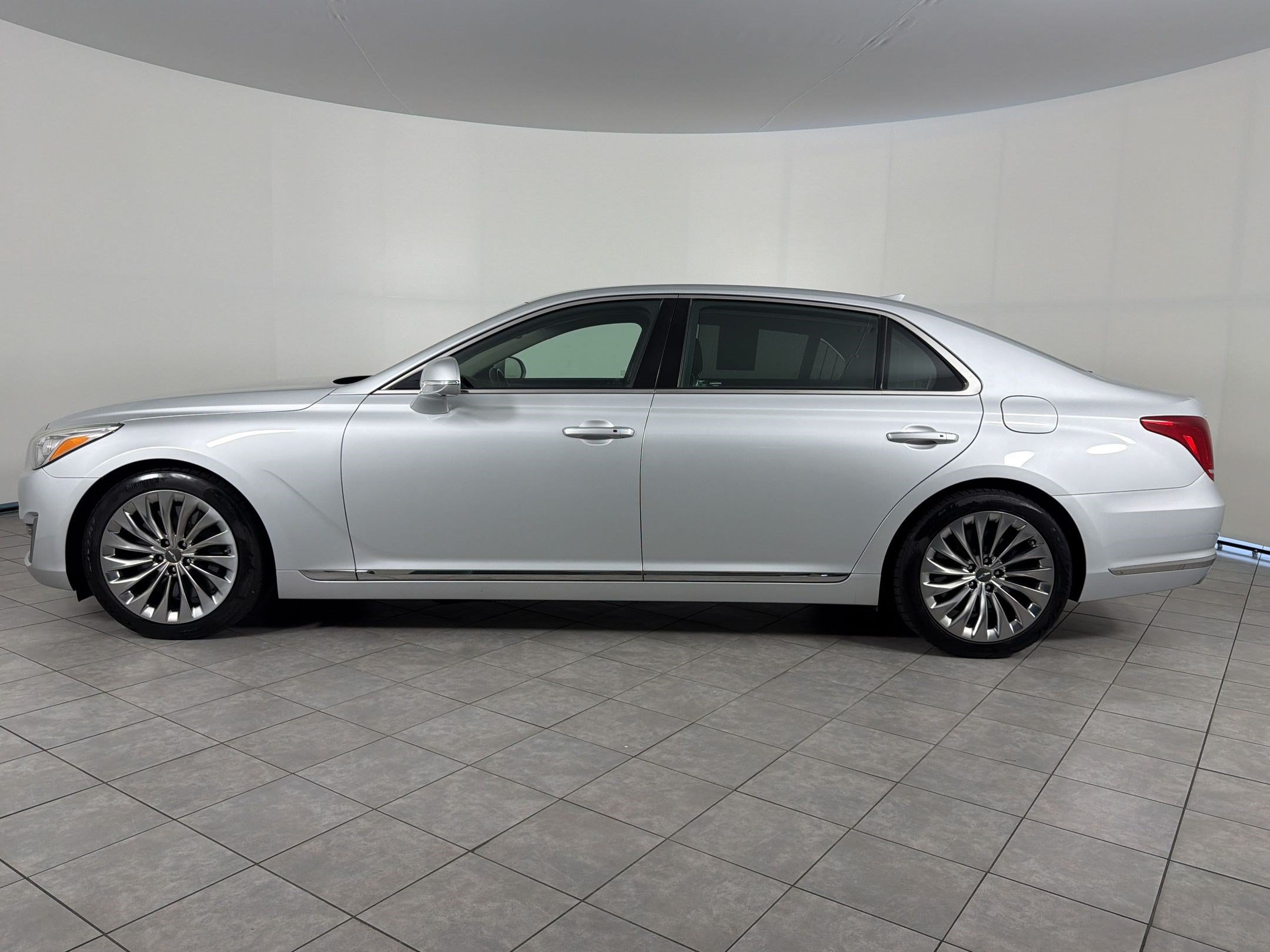 Used 2019 Genesis G90 3.3T Premium AWD/4WD image 2