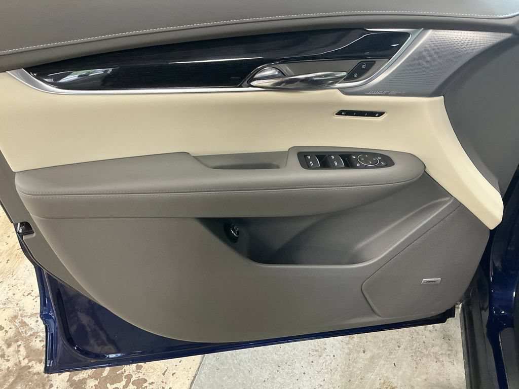 Certified 2025 Cadillac XT6 Premium Luxury w/ LPO, Floor Liner Package AWD/4WD image 15