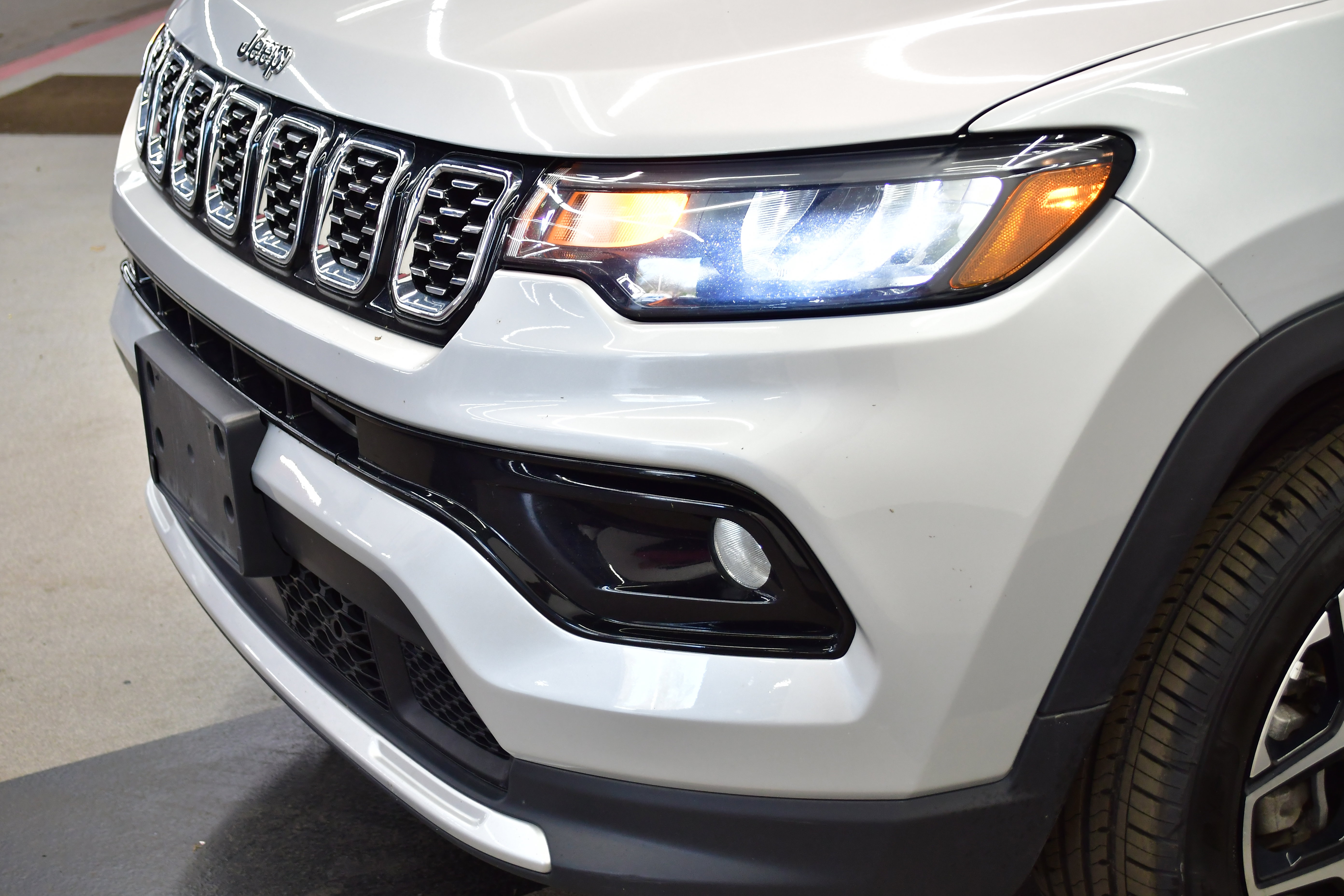 Used 2025 Jeep Compass Limited AWD/4WD image 31